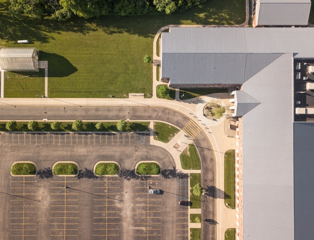 Parkplatz Grünflachenpflege Leistungsfoto